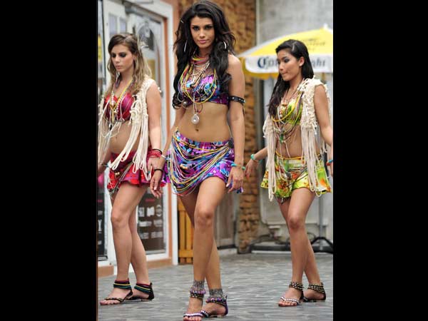 2012... హాట్ హాట్ ఐటం గర్ల్స్ (ఫోటో ఫీచర్)