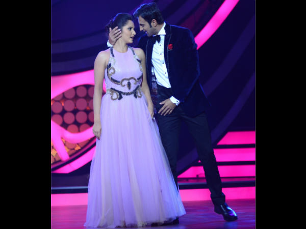 ఫోటోలు : మొగుడు షోయబ్‌తో సానియా స్టెప్పులు