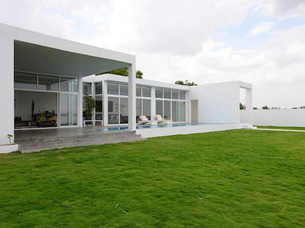 సినీ స్టార్స్.... వారి లగ్జరీ నివాసాలు(ఫోటో ఫీచర్)