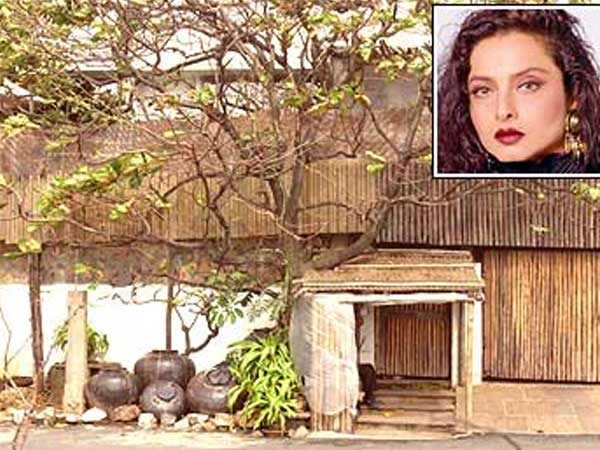 సినీ స్టార్స్.... వారి లగ్జరీ నివాసాలు(ఫోటో ఫీచర్)