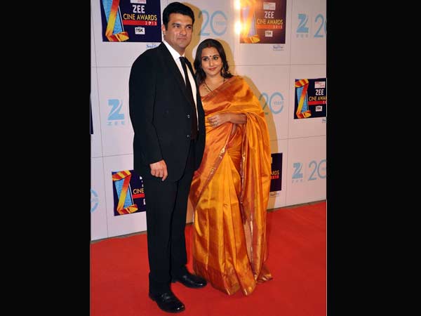 జీ సినీ అవార్డుల పంక్షన్- రెచ్చిపోయిన భామలు(ఫోటో ఫీచర్)