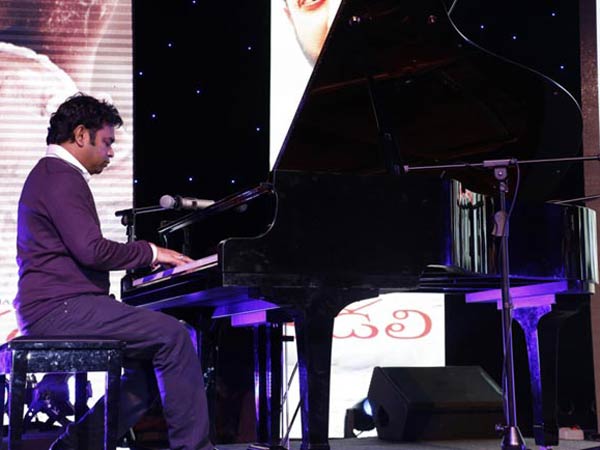 పొట్టి గౌనులో.. రాధ కూతురు హాట్‌గా (‘కడలి’ ఫంక్షన్ ఫోటోస్)