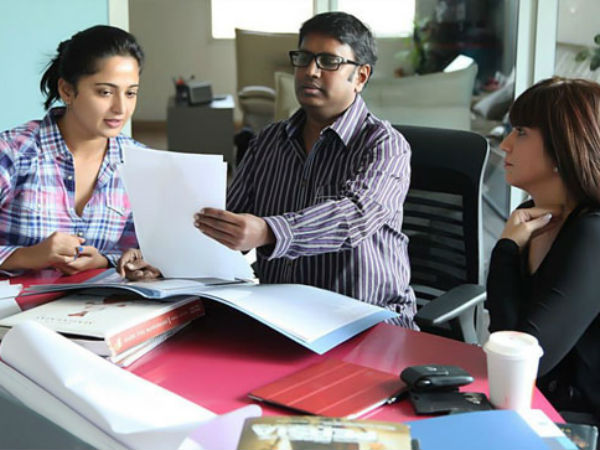 అనూష్క ‘రుద్రమ దేవి’వర్కింగ్ స్టిల్స్ (ఫోటోలు)