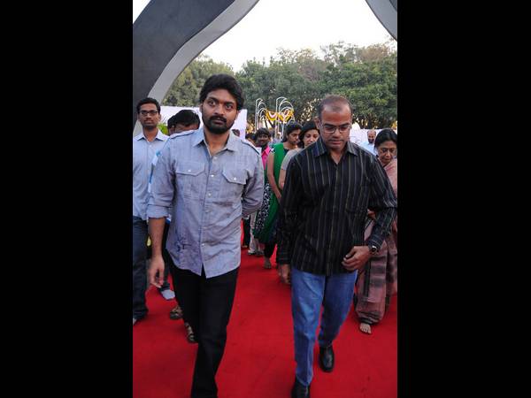 ఎన్టీఆర్ కి నివాళలు : జూ.ఎన్టీఆర్‌,కళ్యాణ్ రామ్,హరికృష్ణ(ఫోటోలు)