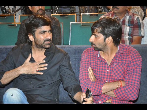 నా లాగే జీరో నుంచి హీరోగా ఎదిగారు : రవితేజ (ఫోటో ఫీచర్)