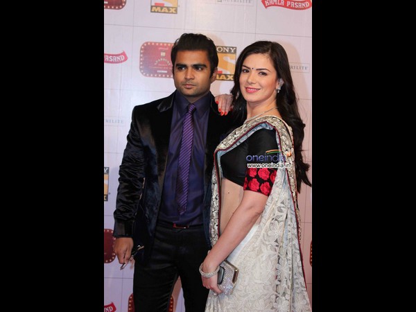 అనుష్క, విద్య, ప్రియాంకలను అమితాబ్ ముద్దులు(ఫోటో ఫీచర్)