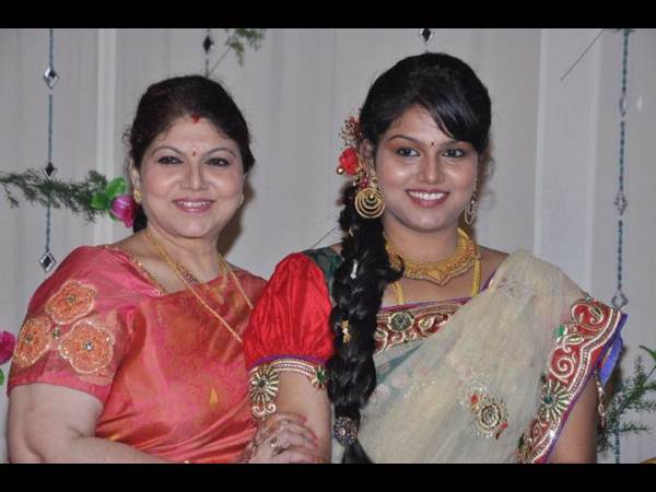 సిని సెలబ్రెటీలతో... వై.వి విజయ కుమార్తె వివాహ రిసెప్షన్ (ఫోటో ఫీచర్)