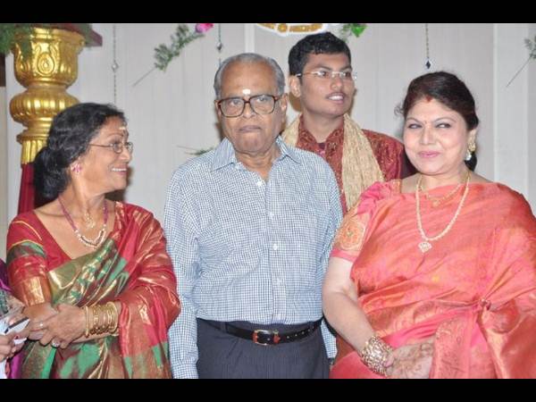 సిని సెలబ్రెటీలతో... వై.వి విజయ కుమార్తె వివాహ రిసెప్షన్ (ఫోటో ఫీచర్)