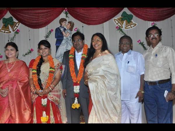 సిని సెలబ్రెటీలతో... వై.వి విజయ కుమార్తె వివాహ రిసెప్షన్ (ఫోటో ఫీచర్)