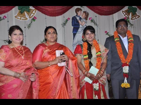 సిని సెలబ్రెటీలతో... వై.వి విజయ కుమార్తె వివాహ రిసెప్షన్ (ఫోటో ఫీచర్)