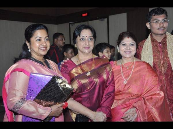 సిని సెలబ్రెటీలతో... వై.వి విజయ కుమార్తె వివాహ రిసెప్షన్ (ఫోటో ఫీచర్)