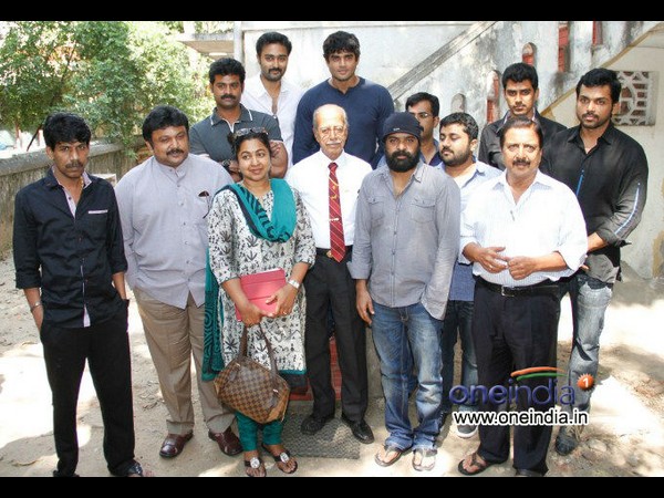 కమల్ ఆఫీసుకు సినీతారల క్యూ...(ఫోటో ఫీచర్)