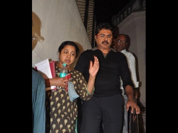 కమల్ ఆఫీసుకు సినీతారల క్యూ...(ఫోటో ఫీచర్)