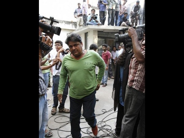 కమల్ ఆఫీసుకు సినీతారల క్యూ...(ఫోటో ఫీచర్)