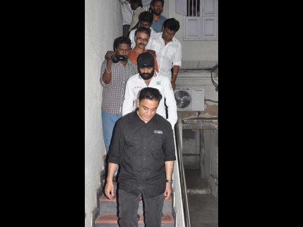 కమల్ ఆఫీసుకు సినీతారల క్యూ...(ఫోటో ఫీచర్)