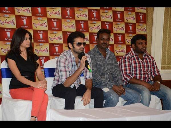 అన్నీ షాకులే: గాయంతోనే హీరో రామ్ ప్రెస్‌మీట్ (ఫోటోలు)