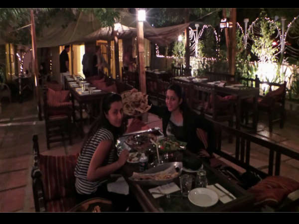 మస్కట్లో త్రిష-చార్మి కలిసి ఎంజాయ్ చేస్తూ...(ఫోటోలు)