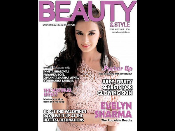 మేగజైన్లపై...పురి విప్పిన హీరోయిన్ల అందాలు(ఫోటోలు)