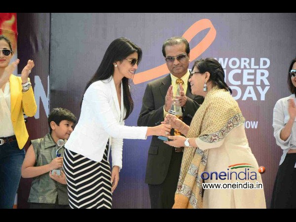 హాట్ హీరోయిన్ శ్రీయ@ అపోలో ఫ్యాషన్ షో