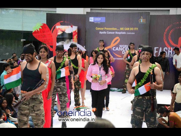 హాట్ హీరోయిన్ శ్రీయ@ అపోలో ఫ్యాషన్ షో