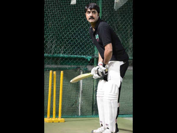 క్రికెట్ ప్రాక్టీస్ లో 'రామ్ చరణ్ అండ్ కో' రచ్చ (ఫోటోలతో...)