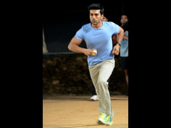 క్రికెట్ ప్రాక్టీస్ లో 'రామ్ చరణ్ అండ్ కో' రచ్చ (ఫోటోలతో...)