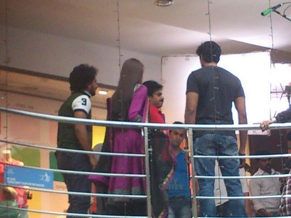 పవన్ ఫైటింగ్ @ సిటీ సెంటర్ (ఫోటోలు)