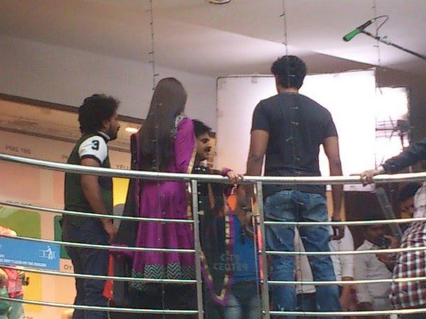 పవన్ ఫైటింగ్ @ సిటీ సెంటర్ (ఫోటోలు)