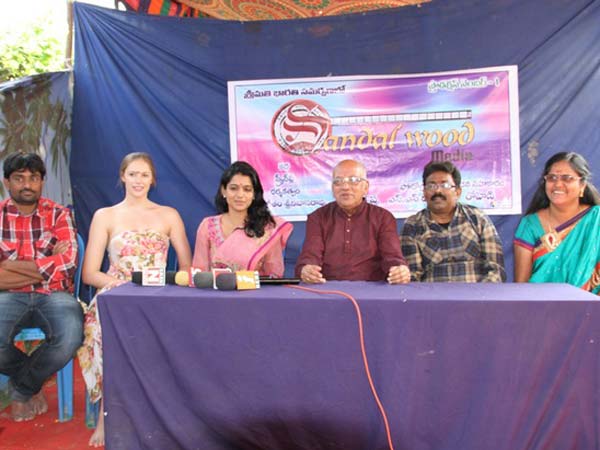 సింగితం శ్రీనివాస్ ‘వెల్‌కమ్ ఓబామా’(ఫోటోలు)