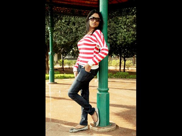 ‘కెమిస్ట్రీ’: నో బూతులు-ఓన్లీ చిలిపి వేషాలు (ఫోటోలు)