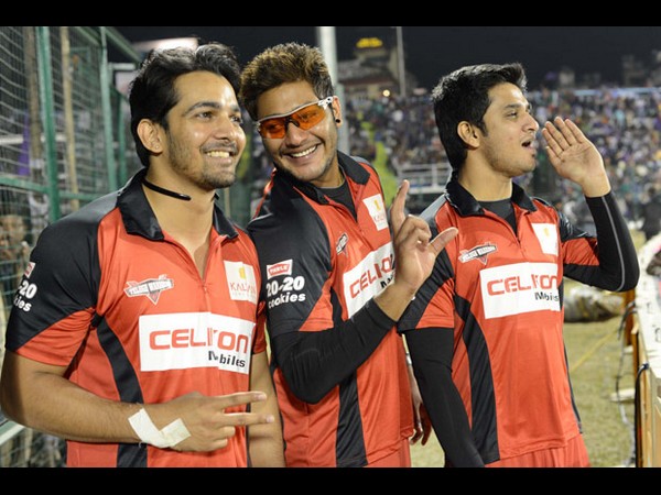 సిసిఎల్ 3: క్రికెట్ లోనూ వెంకటేష్ హిట్ (ఫోటోలతో..)