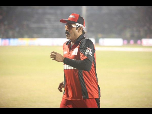 సిసిఎల్ 3: క్రికెట్ లోనూ వెంకటేష్ హిట్ (ఫోటోలతో..)