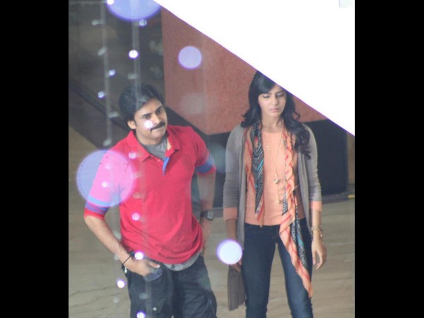  సమంతను కాపాడిన పవన్ కళ్యాణ్ (ఆన్ లొకేషన్ స్టిల్స్)