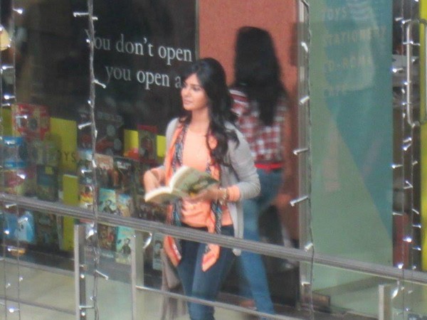  సమంతను కాపాడిన పవన్ కళ్యాణ్ (ఆన్ లొకేషన్ స్టిల్స్)