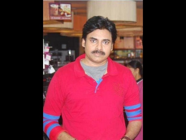  సమంతను కాపాడిన పవన్ కళ్యాణ్ (ఆన్ లొకేషన్ స్టిల్స్)