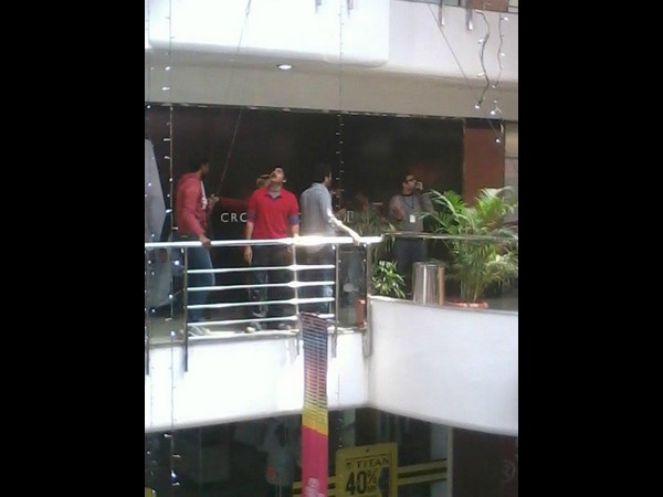  సమంతను కాపాడిన పవన్ కళ్యాణ్ (ఆన్ లొకేషన్ స్టిల్స్)