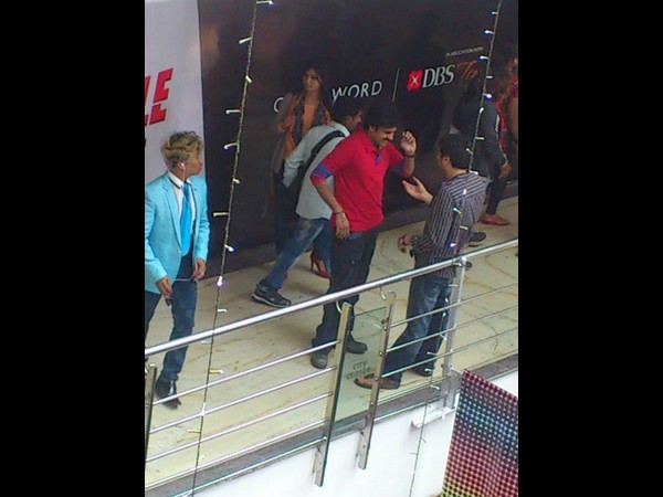  సమంతను కాపాడిన పవన్ కళ్యాణ్ (ఆన్ లొకేషన్ స్టిల్స్)