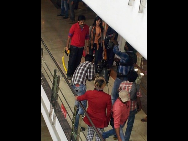  సమంతను కాపాడిన పవన్ కళ్యాణ్ (ఆన్ లొకేషన్ స్టిల్స్)