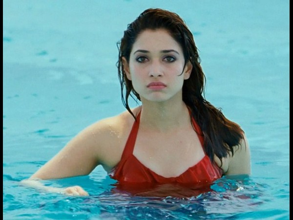 తడిపొడిగా స్విమ్ సూట్ లో తమన్నా (ఫోటో ఫీచర్)