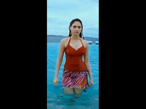 తడిపొడిగా స్విమ్ సూట్ లో తమన్నా (ఫోటో ఫీచర్)