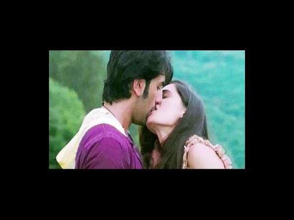 లిప్ లాక్ లతో రెచ్చిపోయిన హీరో,హీరోయిన్స్ (ఫోటోలు)