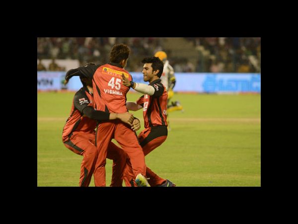 మనోళ్లే గెలిచారు (వెంకీ, చెర్రీ, సల్మాన్ @ సిసిల్ 3 ఫోటోలు)