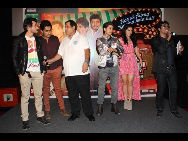 లో దుస్తులు కనిపించేలా తాప్సీ..అందరి దృష్టీ అక్కడే (ఫోటోలు)