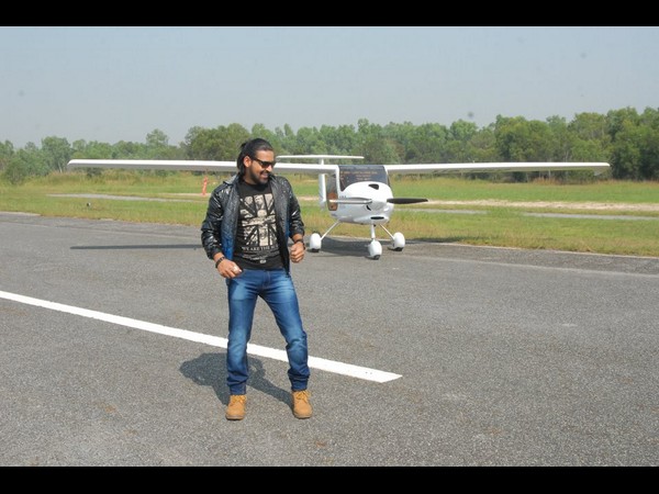 బికినీ పాపలతో అల్లరి నరేష్ ‘కెవ్వుకేక’@ బ్యాంకాక్(ఫోటోలు)