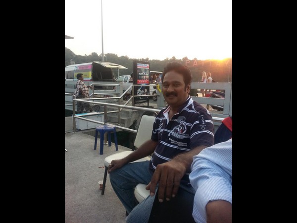 బికినీ పాపలతో అల్లరి నరేష్ ‘కెవ్వుకేక’@ బ్యాంకాక్(ఫోటోలు)