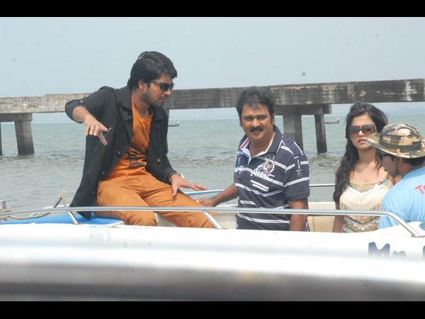 బికినీ పాపలతో అల్లరి నరేష్ ‘కెవ్వుకేక’@ బ్యాంకాక్(ఫోటోలు)