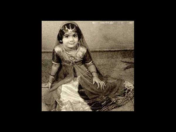 స్టార్ హీరోను ‘ఐటం బాంబ్’ అంటూ సెక్సీలేడీ కామెంట్!