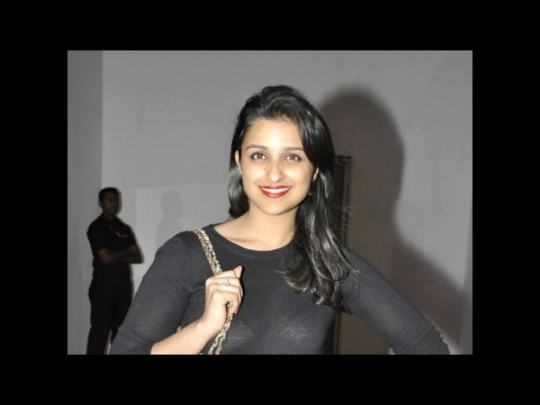  ట్రాన్సపరెంట్ డ్రస్ లలో... హీరోయిన్స్ లోపలి అందాలు (ఫోటో ఫీచర్)