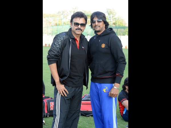 రాంచీ లో తెలుగు స్టార్ హీరోలు- ప్రాక్టీస్ మ్యాచ్ (ఫోటోలు)