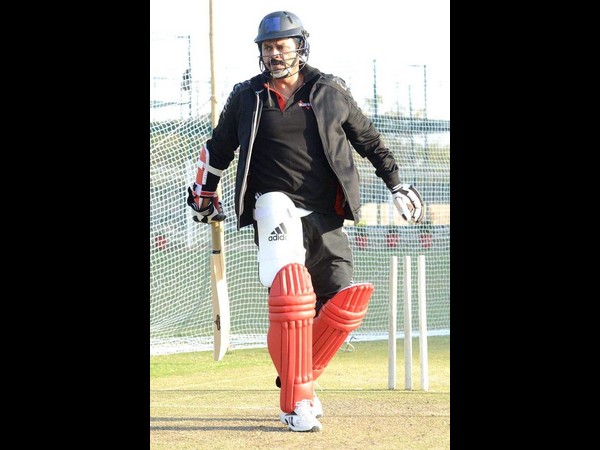 రాంచీ లో తెలుగు స్టార్ హీరోలు- ప్రాక్టీస్ మ్యాచ్ (ఫోటోలు)